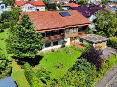 Einfamilienhaus mit großzügiger Einliegerwohnung in ruhiger Lage von Garnberg