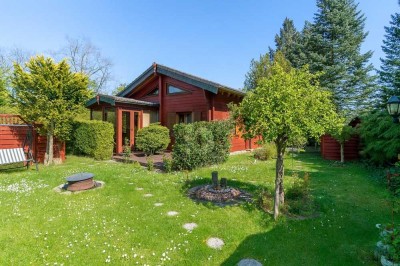 WOHNEN IM GRÜNEN – BLOCKHAUS MIT KOMFORT