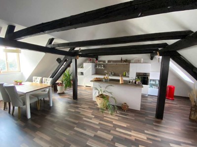 Stilvolle 3-Raum-Wohnung mit Dachterrasse und Einbauküche in Erfurt