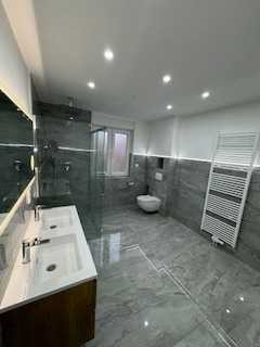 Neu renovierte 4-Zimmer-Wohnung mit  gehobener Ausstattung - Erstbezug