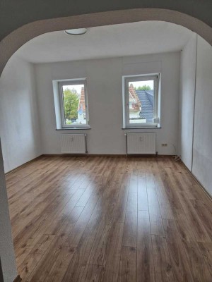 Geräumige 4 ZKB-Erdgeschosswohnung, Hof, Garten, Kellerboxen und Garage in ruhigem 2-Familienhaus