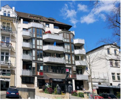 *Top-Lage*: Helle Wohnung mit Balkon & Aufzug | *Prime Location*: Apartment with Balcony & Elevator