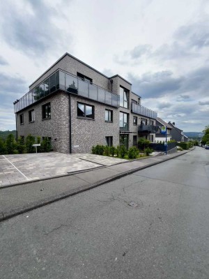 "Erstklassiges Wohngefühl - Großzügige  Balkon-Wohnung in Cronenberg"