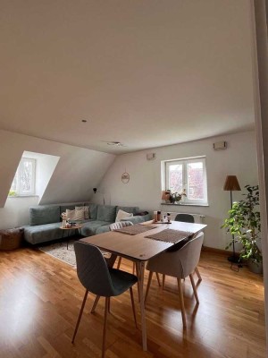 Schöne Dachgeschosswohnung in Altötting Zentrum / Holz- und  Fliesenböden
