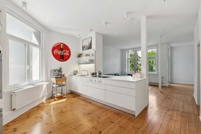 Stilvoller Altbaucharme trifft moderne Wohnqualität – Exklusive 3-Zimmer-Wohnung mit Balkon in ru...
