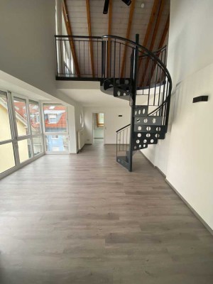 Lichtedurchflutet, gemütlich und zentral!