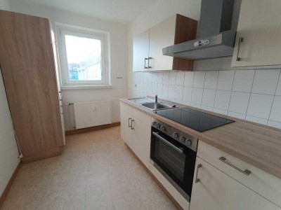 voll renovierte Altbauwohnung mit Einbauküche