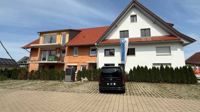 CHARMANT, STADTNAH, IM GRÜNEN! Neu ausgebaute 4-Zi.-Dachgeschoss-Wohnung mit zusätzlichem Studio