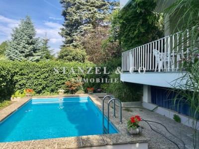 SONNIGES TERRASSENPARTMENT MIT POOL