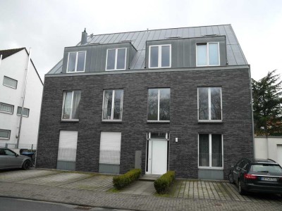 Diese hochwertige helle Zweizimmerwohnung liegt im 1.Obergeschoss eines in 2002 erbauten Architekten