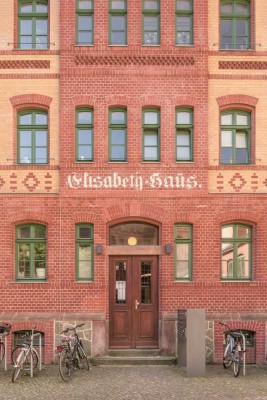 Bitte nur schriftliche Anfragen:
Charmante 2 Zi-Wohnung in Reutnitz zu vermieten.