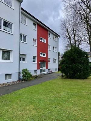 3-Raum-Hochparterre-Wohnung mit Balkon in Köln Dellbrück