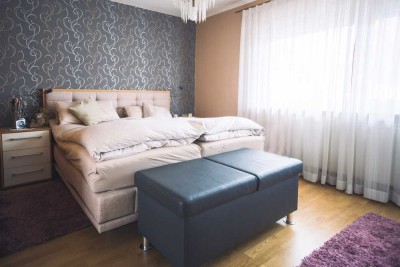 Top 3-Zimmer ETW mit Balkon, Garage geräumige Werkstatt und Gartenanteil