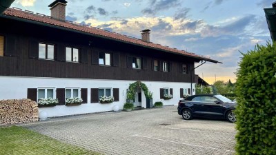 Ruhige 3-Zimmer-Wohnung mit Balkon und Einbauküche in Reichersbeuern für 1-2 Personen, NR