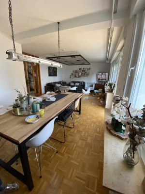 Familienfreundliche Erdgeschosswohnung , 4 Zimmer,  mit Garten und Garage in bester Wohnlage!