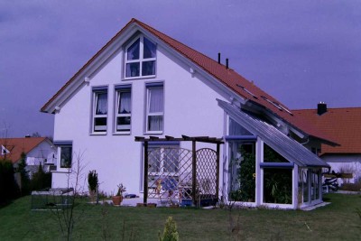 4,5-Zimmer-Erdgeschosswohnung mit Garage und EBK