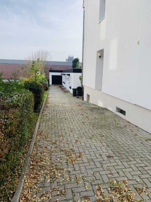 Gewerbe mit Wohnfläche in Bielefeld-Sieker – 2 Wohnungen mit Garten, Terrasse und Garage