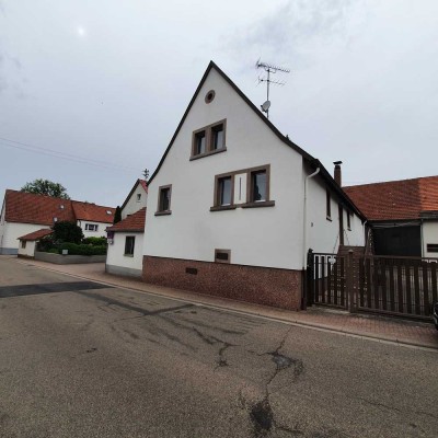ehemaliger Bauernhof mitten im Ortskern von Neuhemsbach