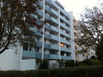 Gepflegte 3-Zimmer-Wohnung mit Balkon in Neusäß, nähe Zentralklinikum, Bad und WC erneuert in 2022