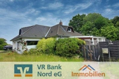 Wohnhaus mit Nebengebäude am Ende einer ruhigen Sackgasse