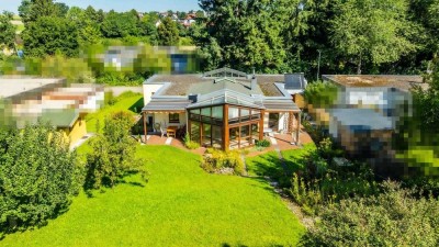 360°  |  Großzügiger Flachdachbungalow mit Wintergarten in Biberach