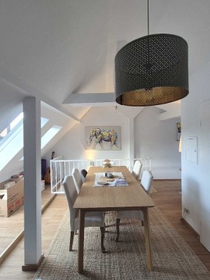 Schön sanierte 3-Zimmer-DG-Maisonettewohnung im Altbau mit EBK, Parkett und Dachterrasse