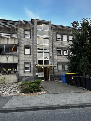 Frisch gestrichene 2-Zimmer-Wohnung mit 2 Balkonen, Aufzug & Abstellraum in MG