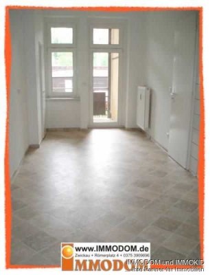 2-Zimmer-Wohnung mit großem BALKON, PKW-SP und mit neuer EINBAUKÜCHE zu vermieten!