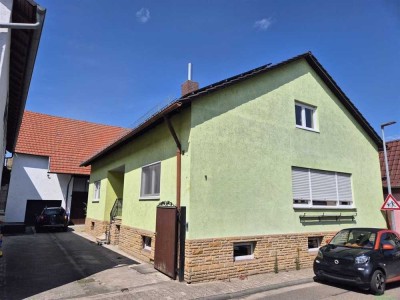 Grosses Wohnhaus mit Scheune und Innenhof -Gerolsheim-