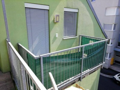 2 ZIMMER-Wohnung, sonniger West-Balkon, extra Wohnküche möbliert, Bad mit Wanne, extra WC, Lift, TG!