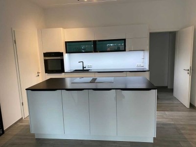 Exklusive, neuwertige 3-Zimmer-Wohnung mit eigenem Garten und EBK in Geisenfeld-Zell