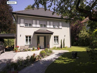 Provisionsfrei Zweifamilienhaus in 95131 Schwarzenbach a.Wald, Tannenrain