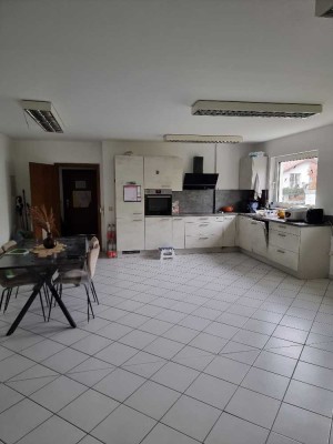 Schöne, großzügige Wohnung mit großem Balkon in bester Villenlage von Schwalbach (Altschwalbach)