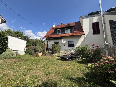 Gepflegte Doppelhaushälfte in guter Lage von Echterdingen!