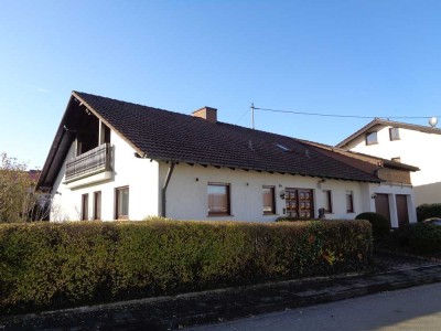 HUGE FREEST. HOUSE WITH DOUBLE GARAGE, BASEMENT AND GARDEN!