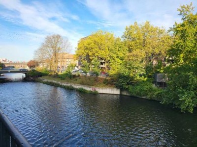 Barmbek Süd direkt am Wasser: sanierte 2-Zimmer Wohnung mt 2 Balkonen