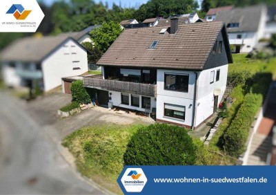 VR IMMO: Sanierungsbedürftiges Einfamilienhaus mit Einliegerwohnung und Panoramablick in Neuenrade.