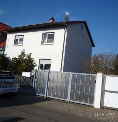 ** Willkommen in Ihrer Wohlfühl - Oase ...  Ein-/ oder Zweifamilienhaus in ruhiger begehrter Lage**
