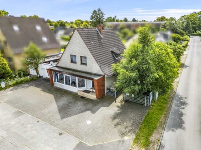 Sanierungsobjekt mit viel Potenzial - großes Grundstück in Jenfeld!