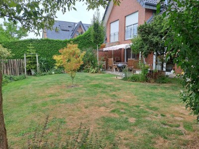 Gemütliche Doppelhaushälfte mit Garten und Garage in ruhiger Lage