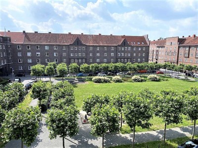 Perfekte Lage! Kernsanierte 3 Zimmer Altbauwohnung direkt am Geibelplatz...