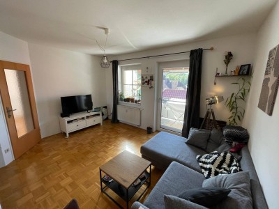 Charmante 2-Zimmerwohnung im Obergeschoss mit Loggia &amp; Tiefgaragenplatz – Komplett möbliert und sofort bezugsfertig