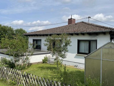 Charmanter Bungalow mit großem Garten und einer vermieteten Einliegerwohnung