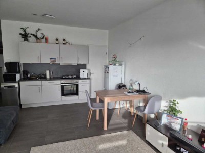Helle 1 Zimmer mit Einbauküche und Balkon