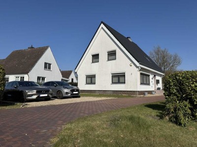 Gepflegtes Einfamilienhaus mit großem Grundstück - Raumwunder in familienfreundlicher Umgebung