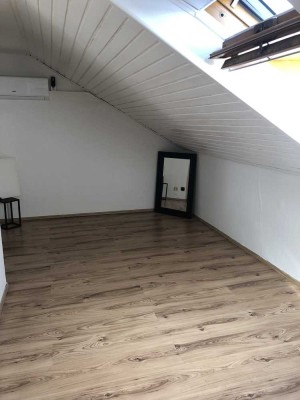 Freundliche 1-Zimmer-DG-Wohnung in Essen