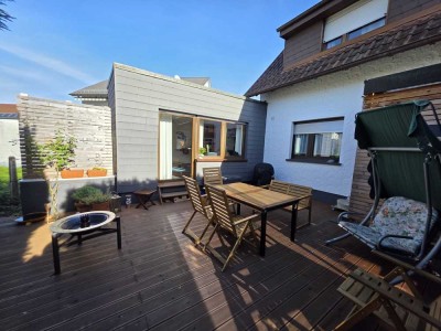 + Tolles 2-FH mit schönem Garten + Doppelgarage + mögl. Ausbaureserve + ruhige Lage von Hügelsheim +