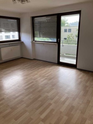 Gut geschnittene 2-Zimmer-Wohnung mit großem Balkon und Einbauküche in der Sanderau