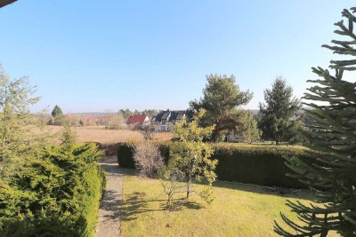 Architektenhaus mit Einliegerwohnung, Kamin und Wintergarten in Waldrandlage!