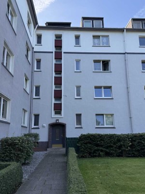 Schöne 2-Zimmer-DG-Wohnung mit Balkon/ Loggia in Bottrop
